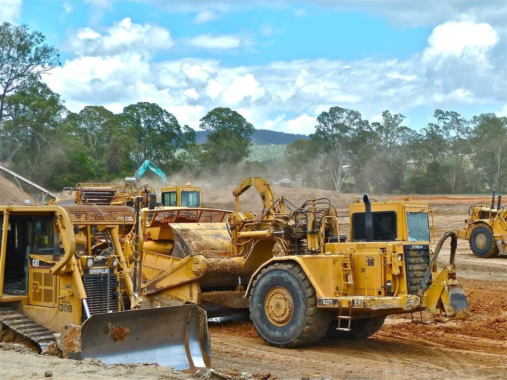 bulldozer, crawler, earth-moving-410115.jpg